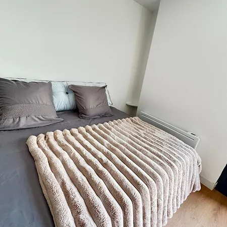 5 Parking Gratuit Appartement *